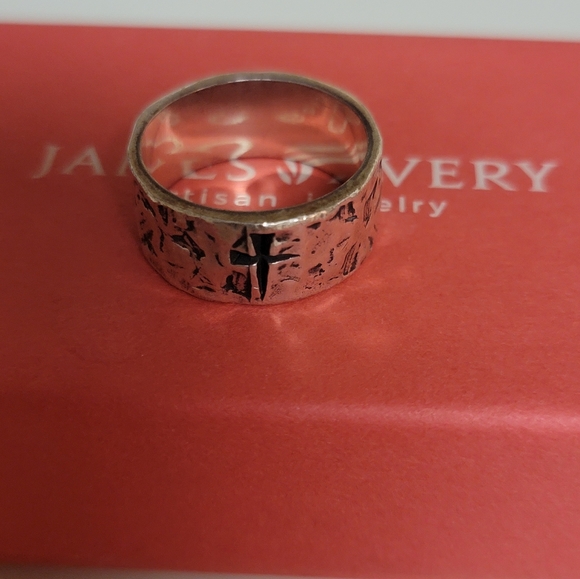 James Avery Mens Ring 9.5 Heavy solid hammered ring in very good condition